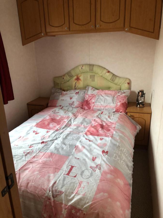 Lovely 3 Bedroom 8 Berth Caravan In Rhyl Exterior photo